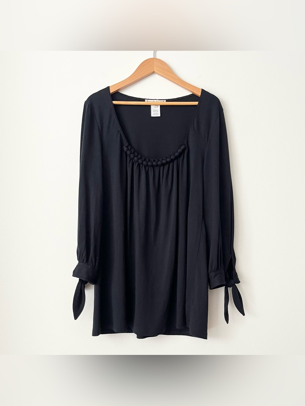 Nanette Lepore Women's Black Top Blouse Size M Beaded Neckline Cuff Tie Feminine